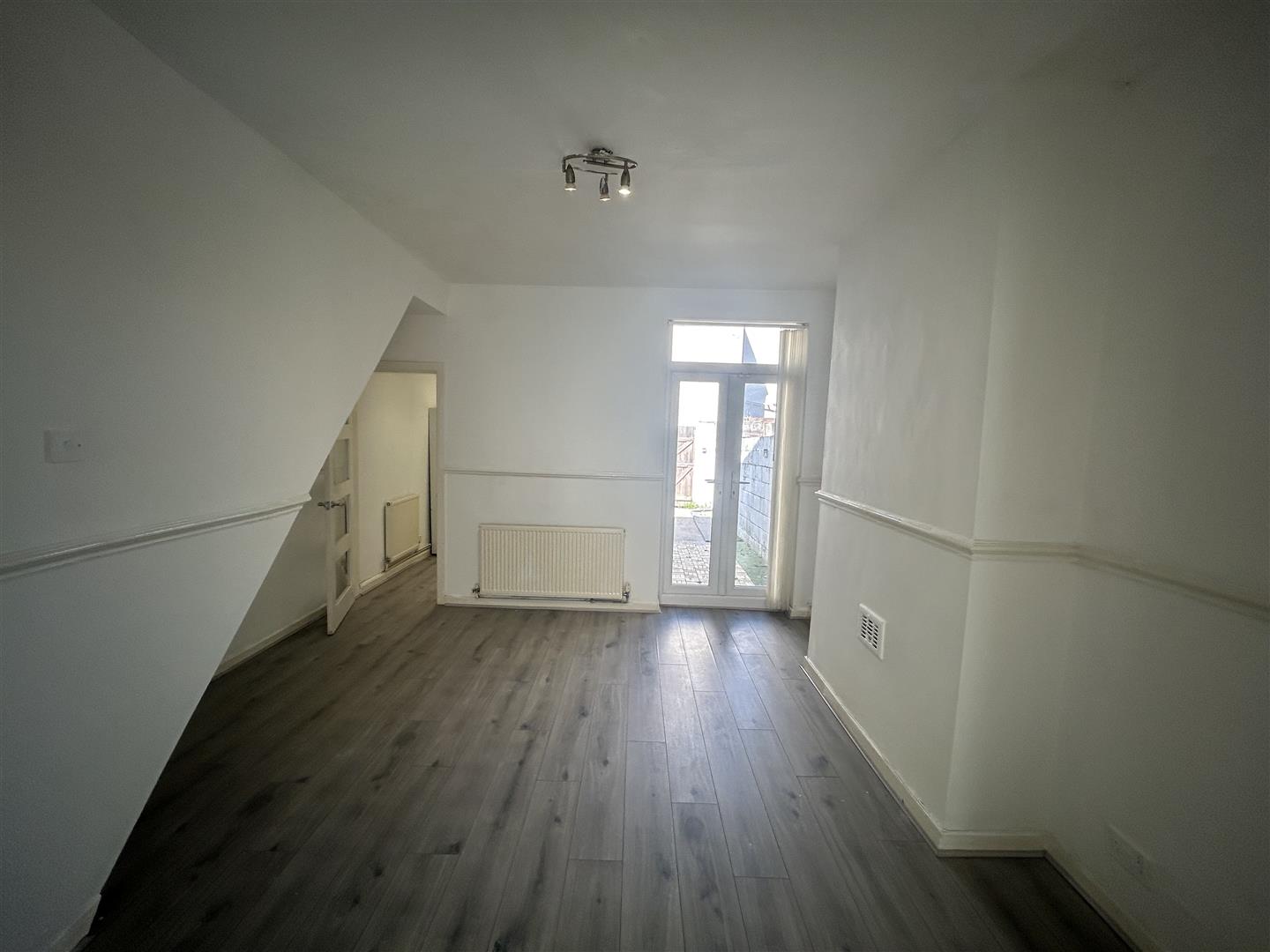 3 Bedroom House To Rent image 5